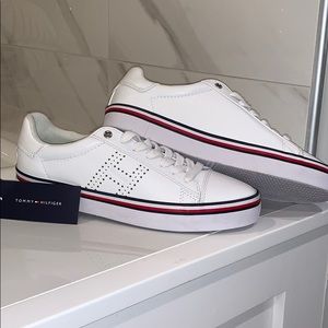 TOMMY HILFIGER  WHITE SHOES
